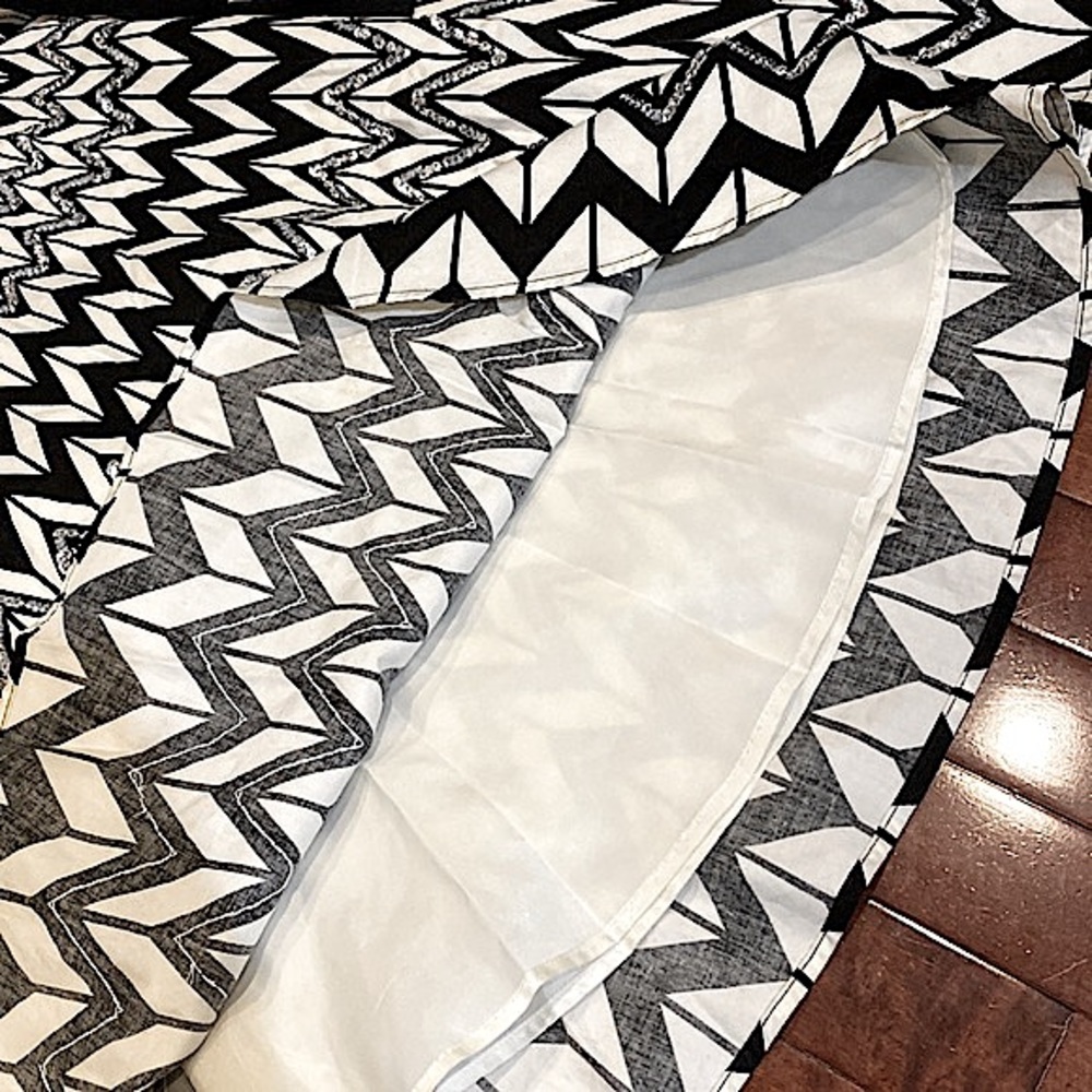 BCBGMaxAzria Black Cream Sequin Chevron S Whimsigoth Boho Glam Retro Chic Skirt - Picture 10 of 13